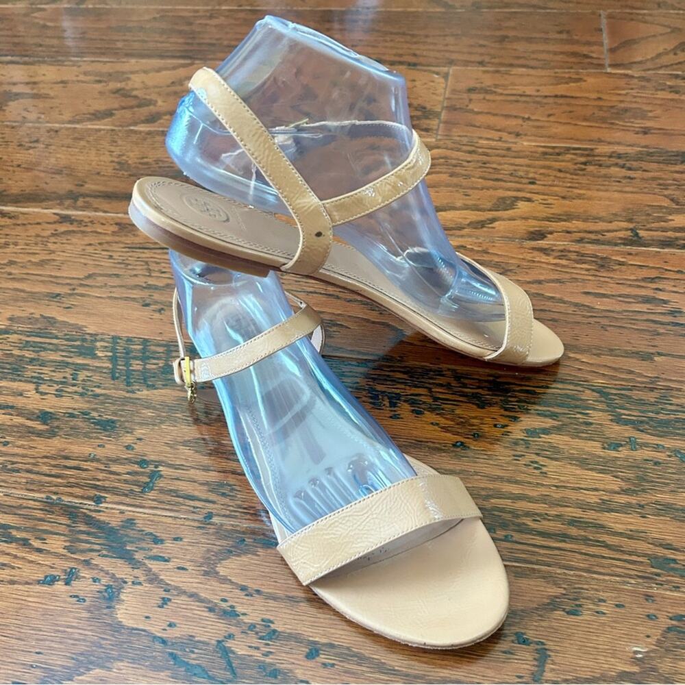 Tory Burch Laurel Patent Leather Flat Sandals in Beige Size 10.5